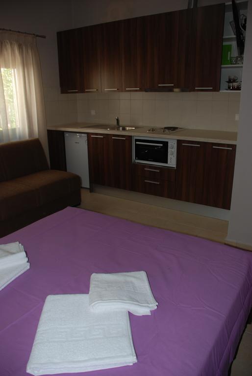 Marianna Apartments Nea Roda Rum bild