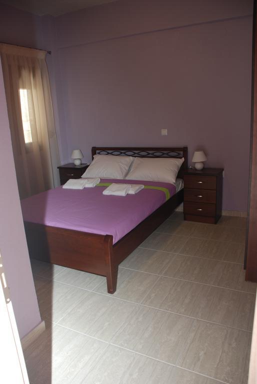 Marianna Apartments Nea Roda Rum bild