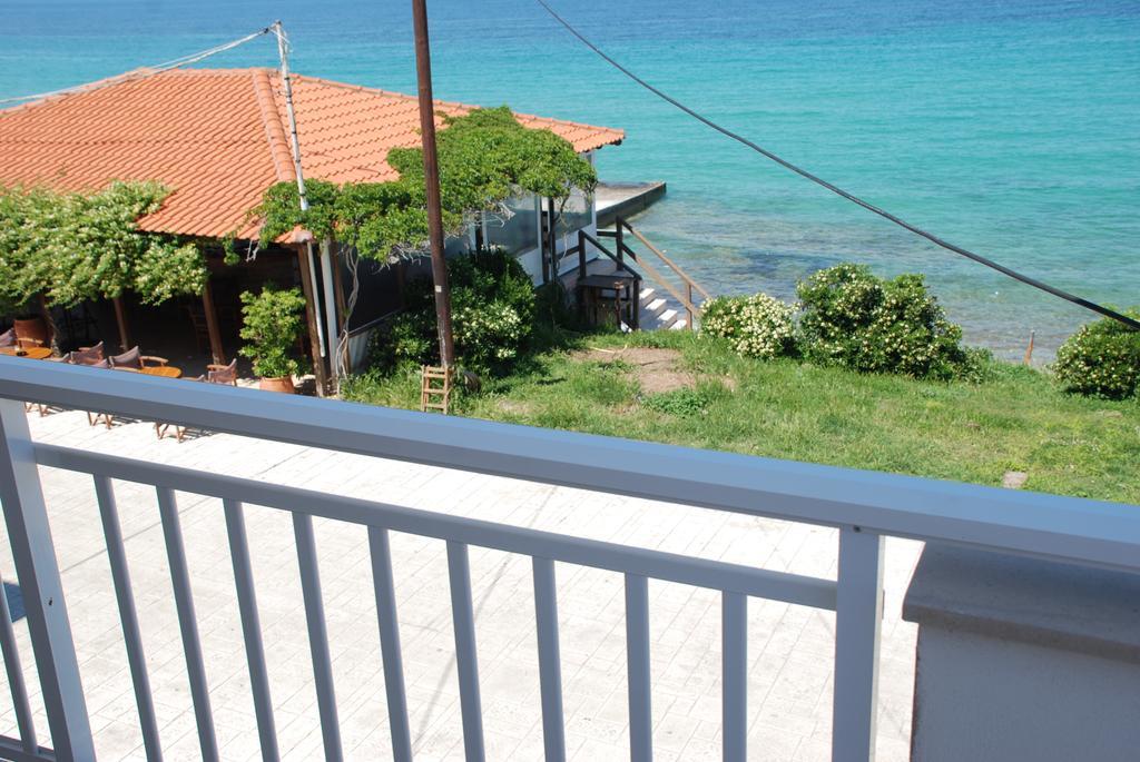 Marianna Apartments Nea Roda Rum bild