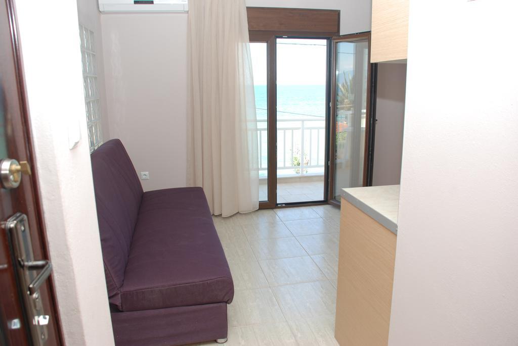 Marianna Apartments Nea Roda Rum bild