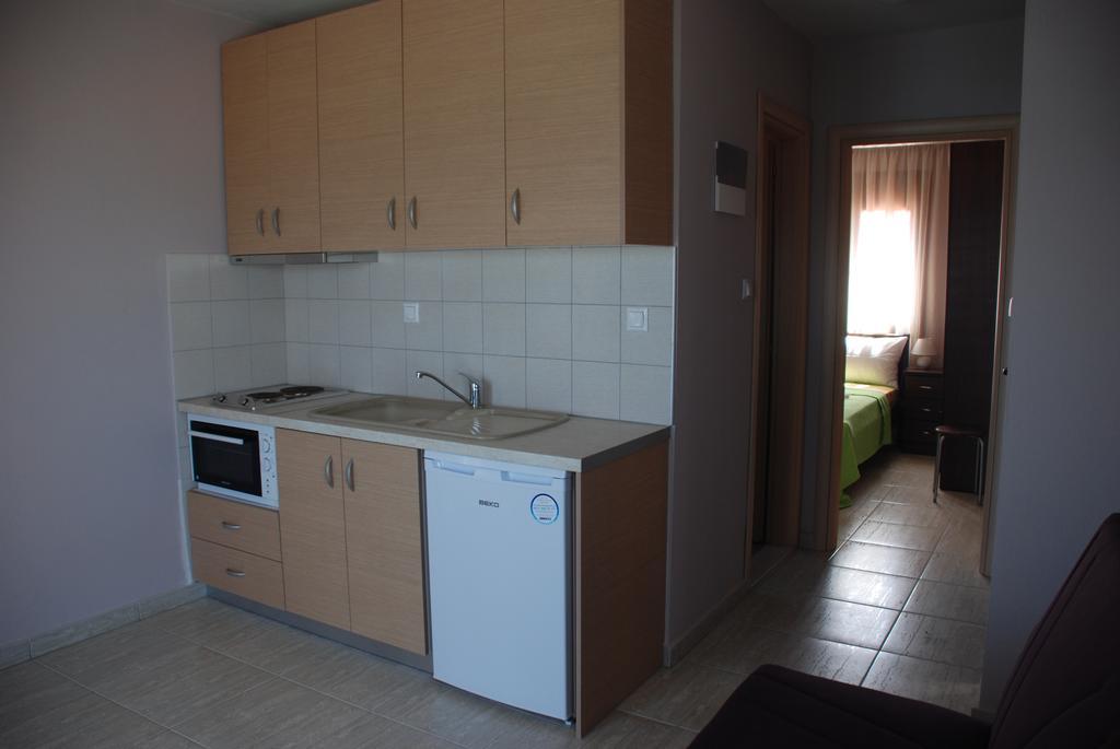 Marianna Apartments Nea Roda Rum bild