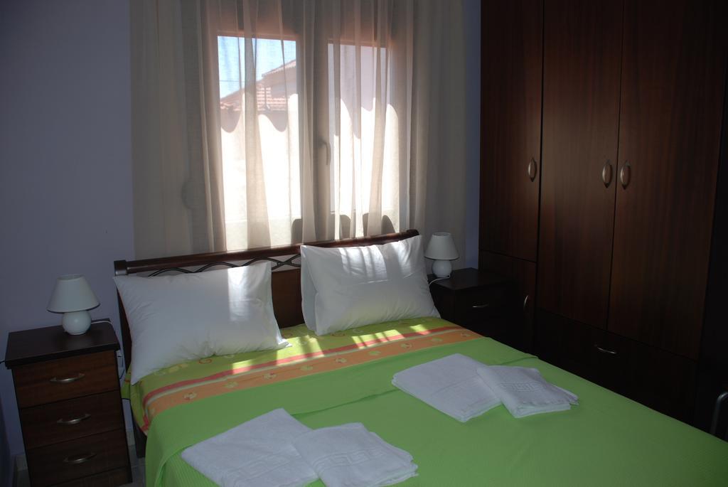 Marianna Apartments Nea Roda Rum bild