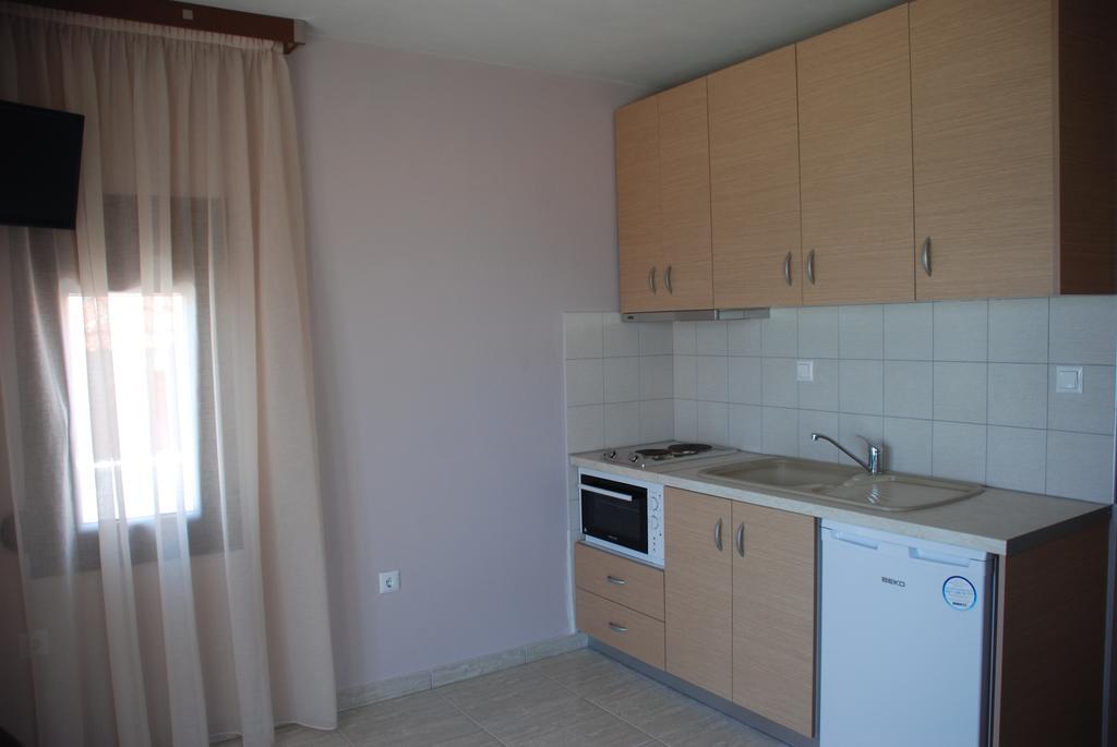 Marianna Apartments Nea Roda Rum bild