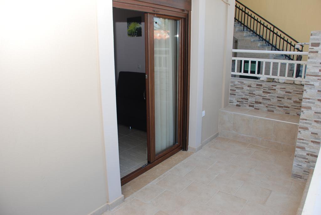 Marianna Apartments Nea Roda Rum bild