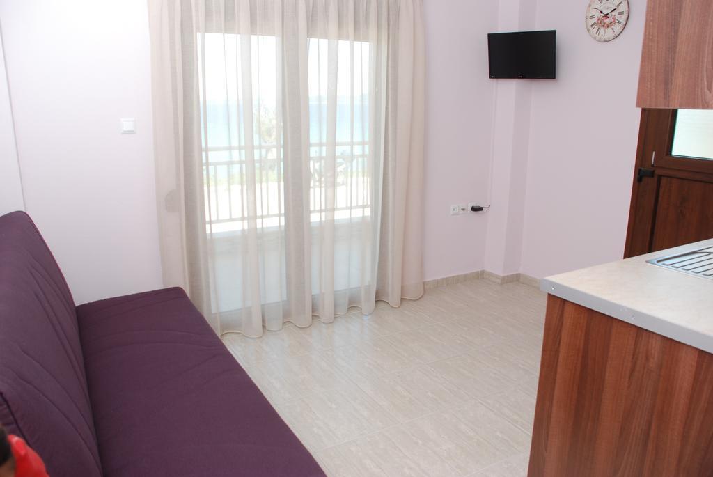 Marianna Apartments Nea Roda Rum bild