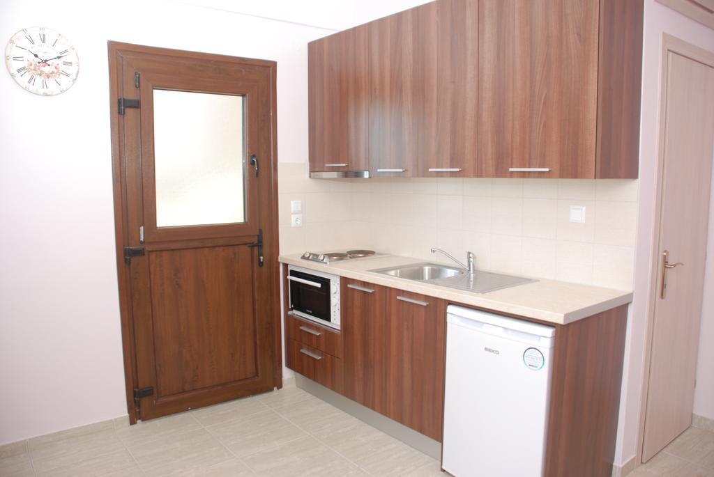Marianna Apartments Nea Roda Rum bild