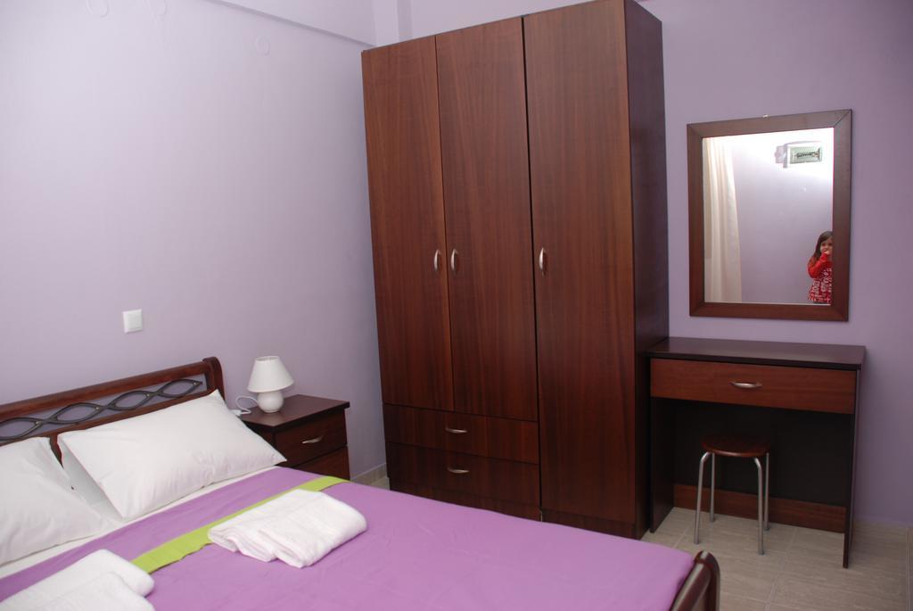 Marianna Apartments Nea Roda Rum bild
