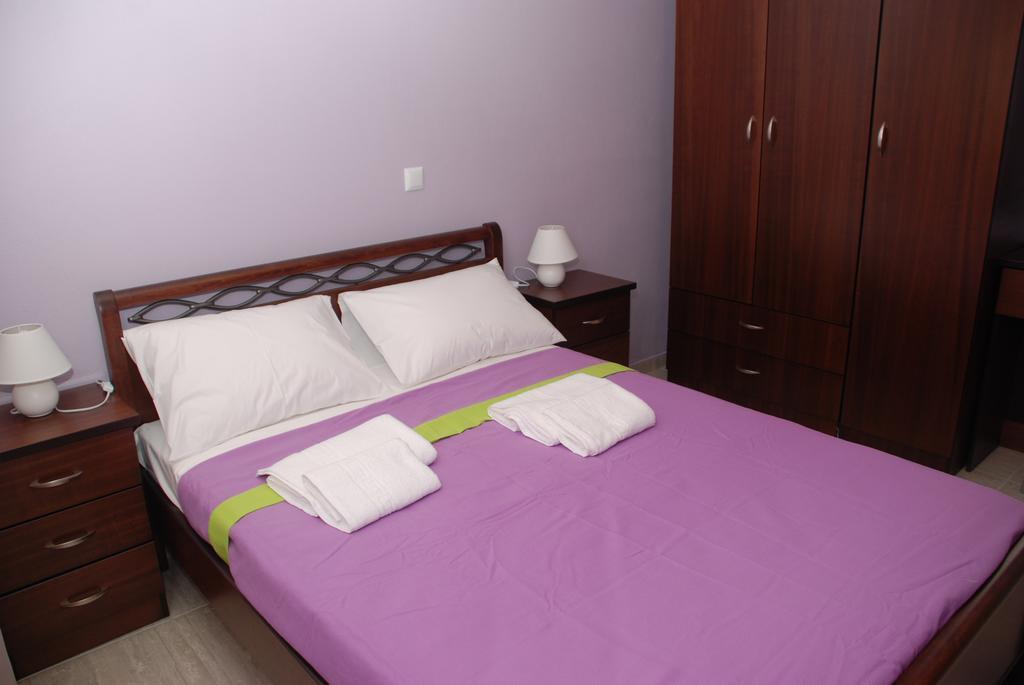 Marianna Apartments Nea Roda Rum bild