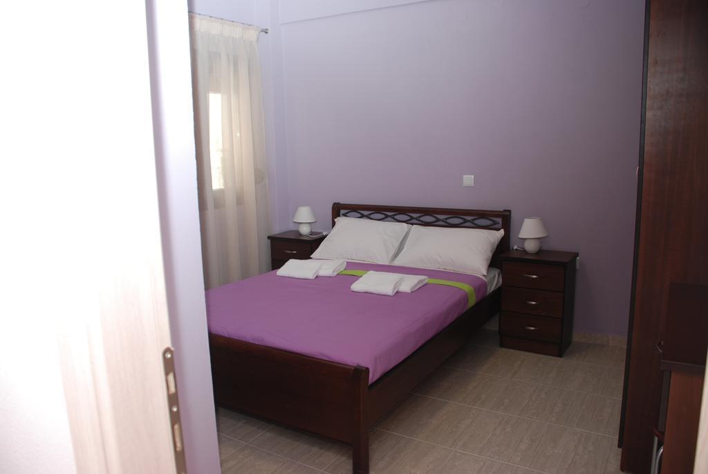Marianna Apartments Nea Roda Rum bild