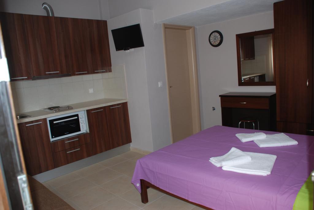 Marianna Apartments Nea Roda Rum bild