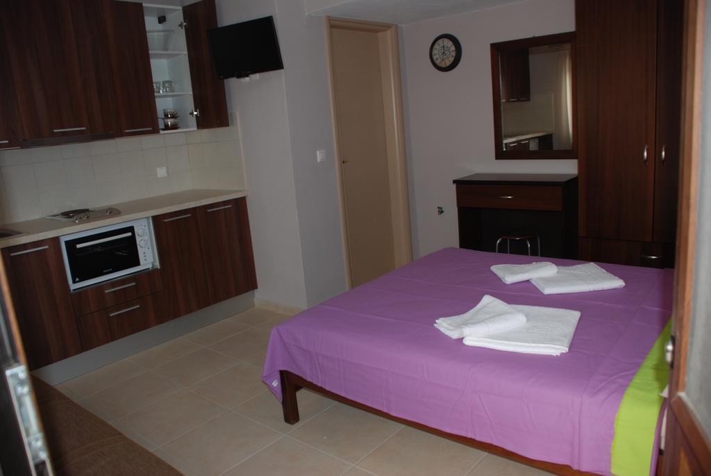 Marianna Apartments Nea Roda Rum bild