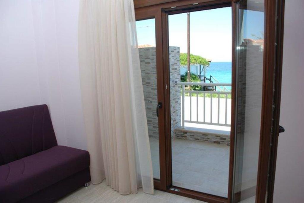 Marianna Apartments Nea Roda Rum bild